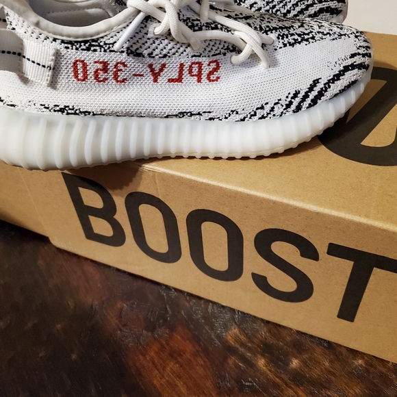 YEEZY BOOST 350 V2